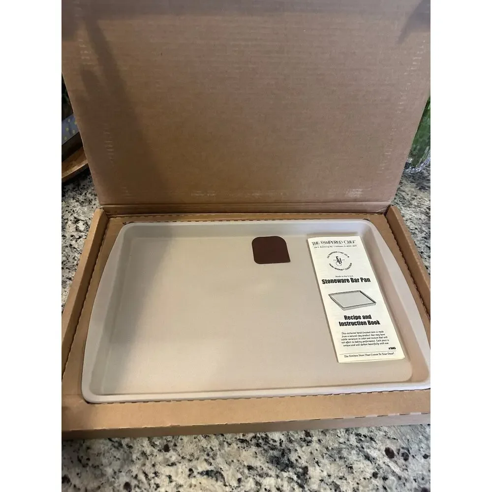NEW PAMPERED CHEF LARGE STONEWARE BAR PAN #1445